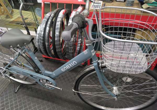 猫*様 電動自転車 シルバー 前カゴ付き 猫*様 電動自転車 シルバー 前カゴ付き