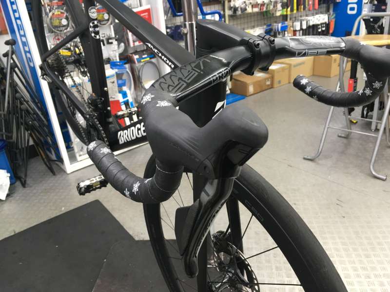 バイブエアロアルミパシュートハンドルバー | Pro Bikegear